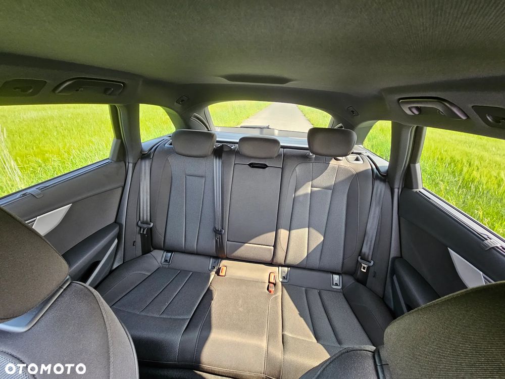 Audi A4 Avant 40 TFSI quattro S tronic - 8