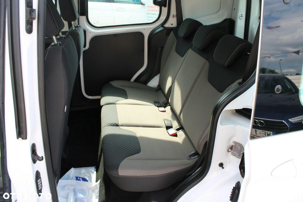 Ford Transit Courier - 15