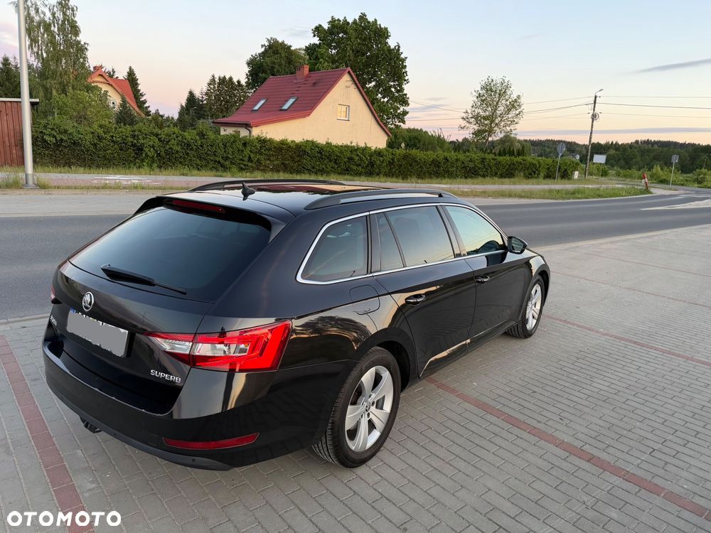 Skoda Superb 2.0 TDI Sportline - 20