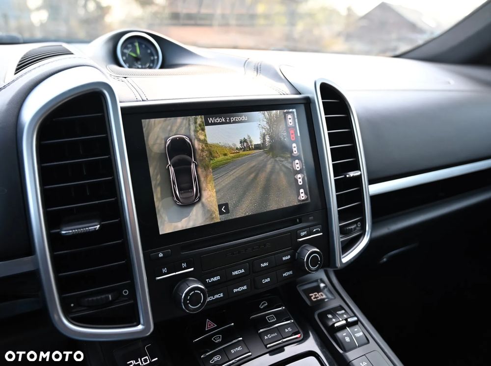 Porsche Cayenne - 27