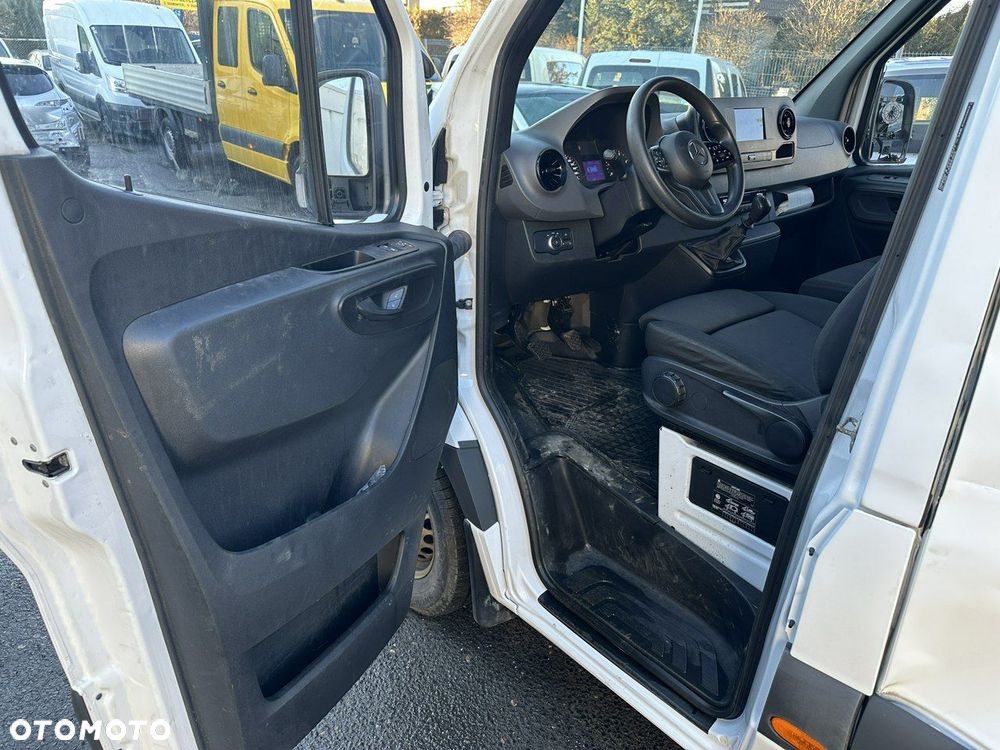 Mercedes-Benz Sprinter - 11
