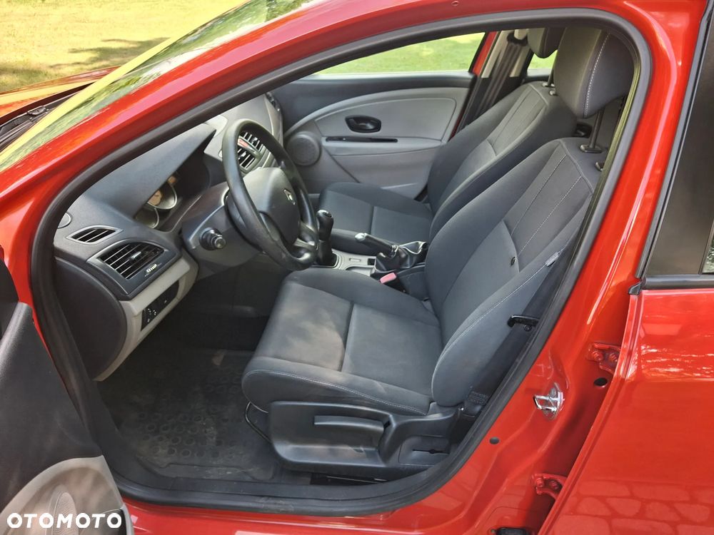 Renault Megane 1.6 16V 100 Authentique - 11