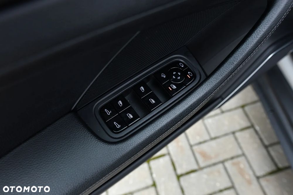 Porsche Panamera 4S - 23