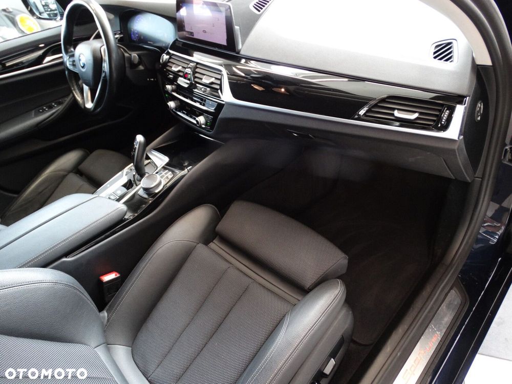 BMW Seria 5 525d Luxury Line sport - 23