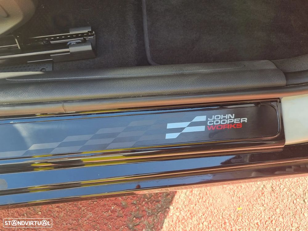 MINI 5 Portas Cooper Premium Plus JCW Auto - 17