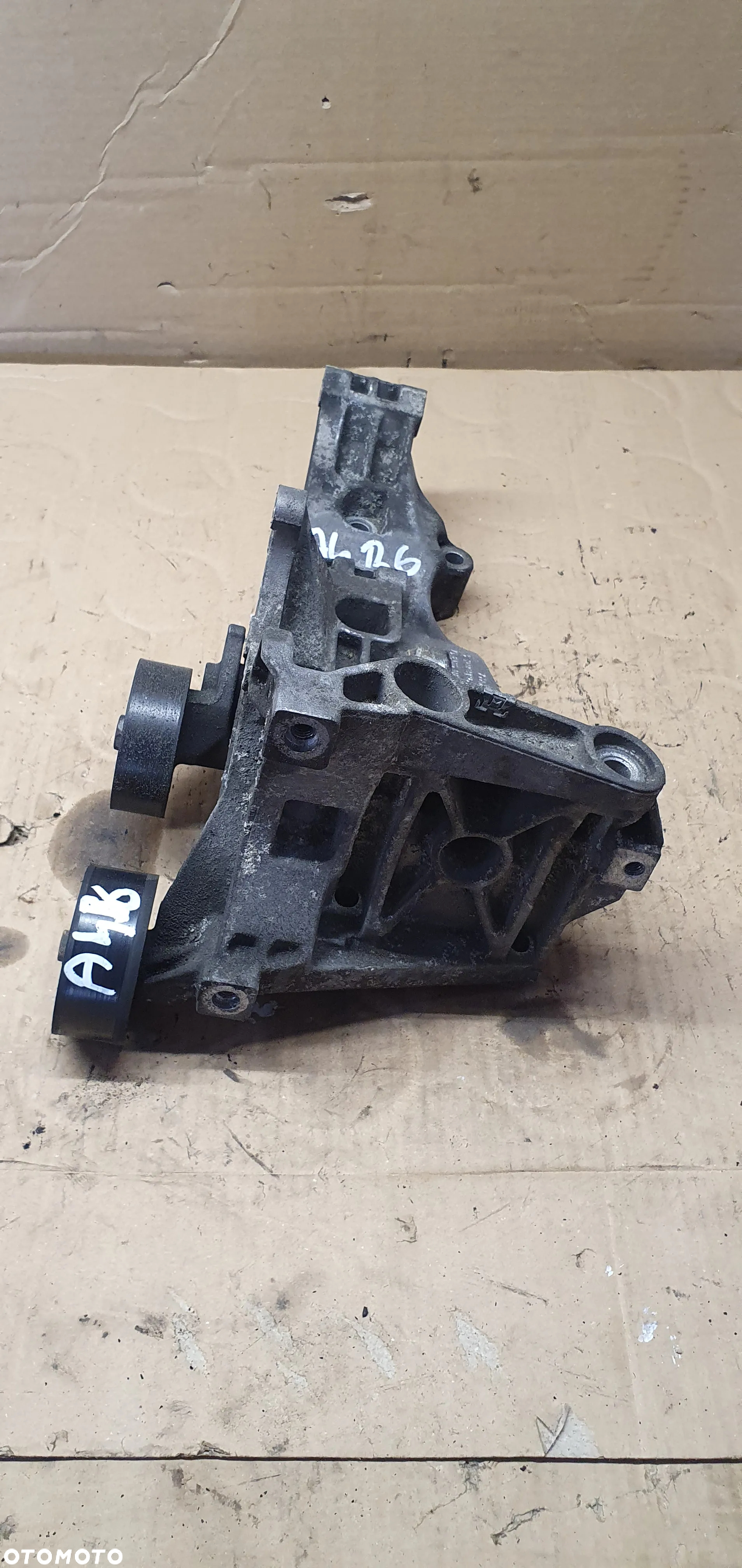 Podstawa łapa alternatora Audi A4 B6 1.9 TDI 036903143B - 2