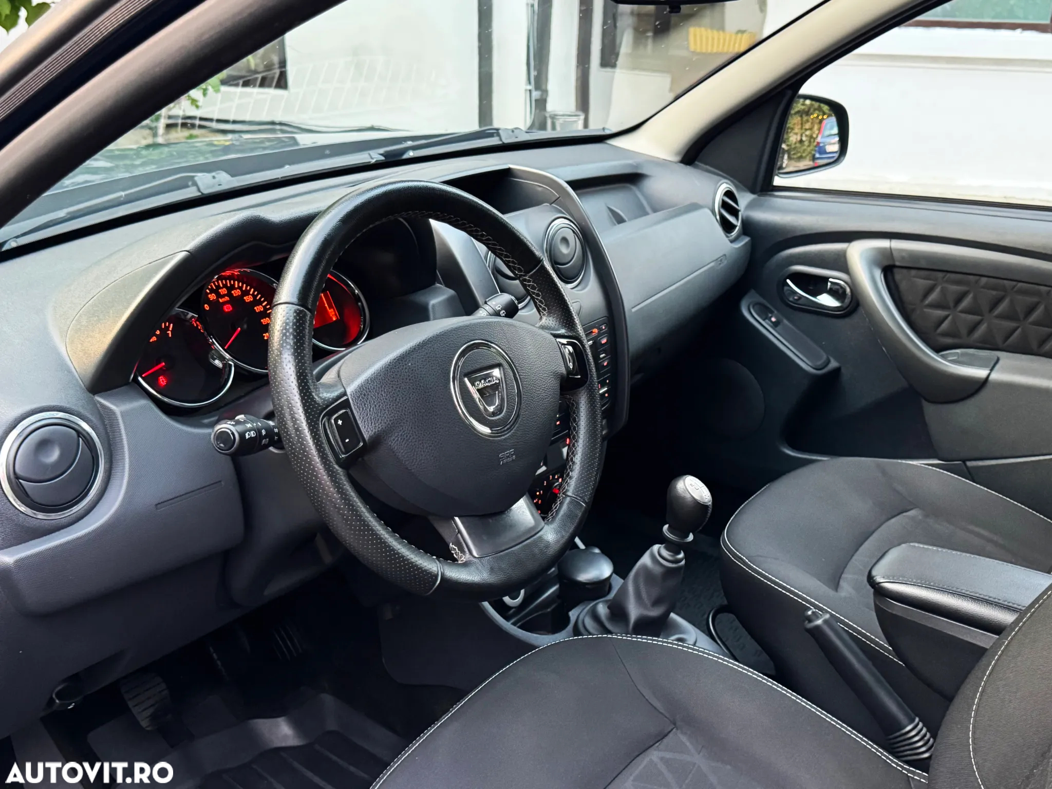 Dacia Duster 1.5 dCi 4x4 Laureate - 11