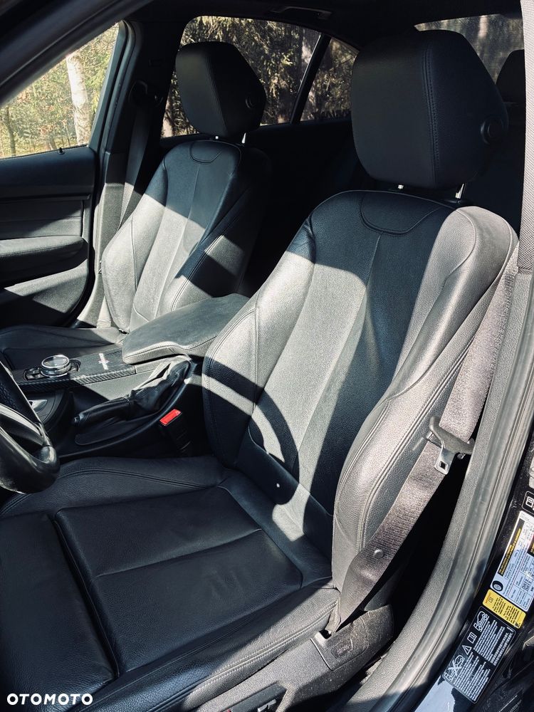 BMW Seria 3 335xi - 14