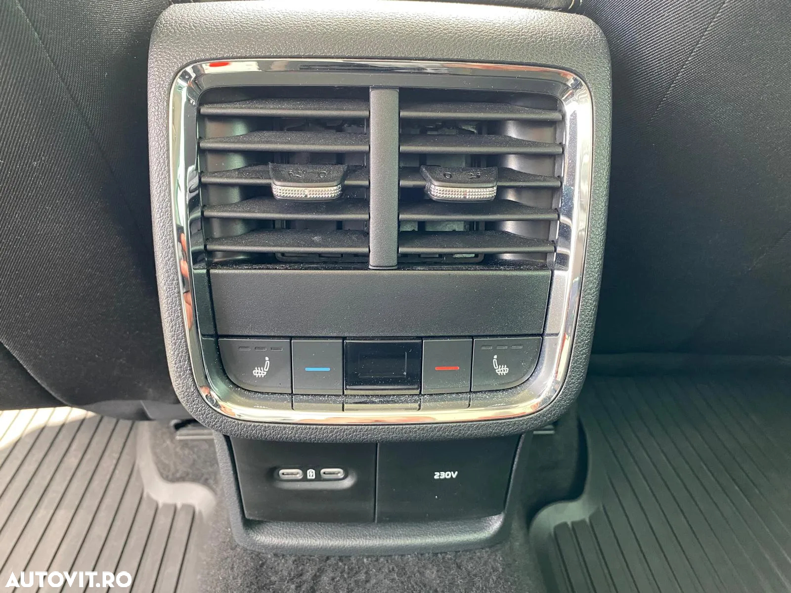 Skoda Octavia Combi 2.0 TDI DSG 4X4 Scout - 20
