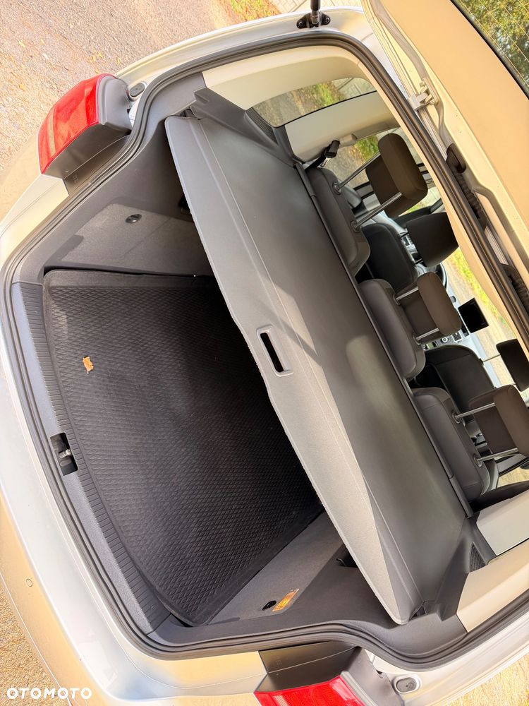 Volkswagen Touran - 11