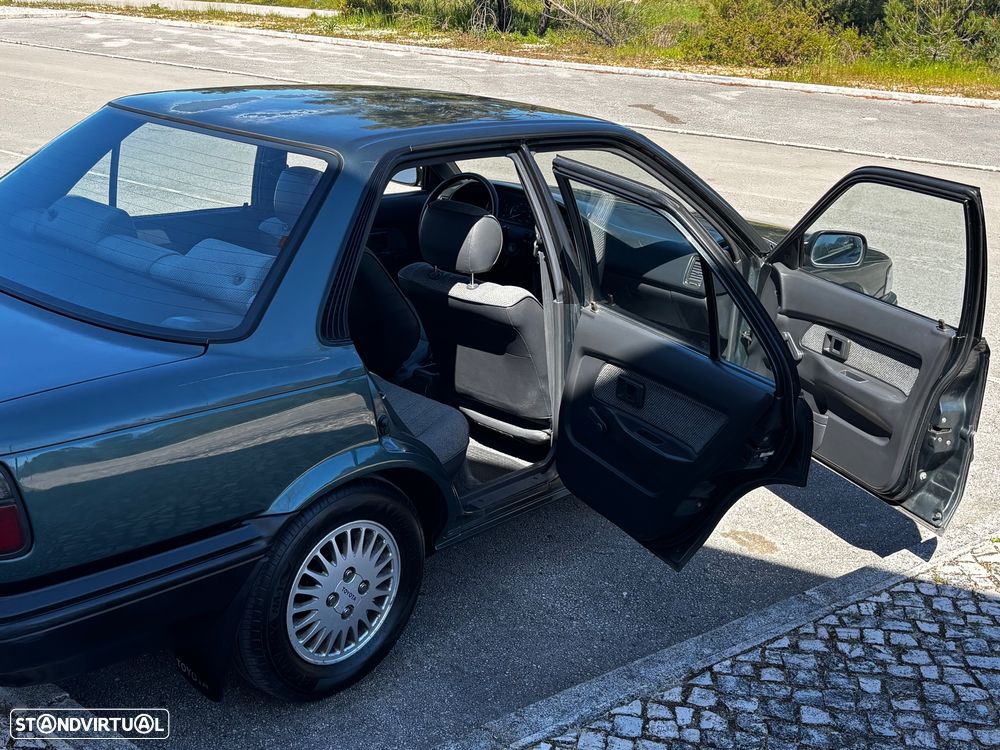 Toyota Corolla Sedan 1.3 XL 12V - 3