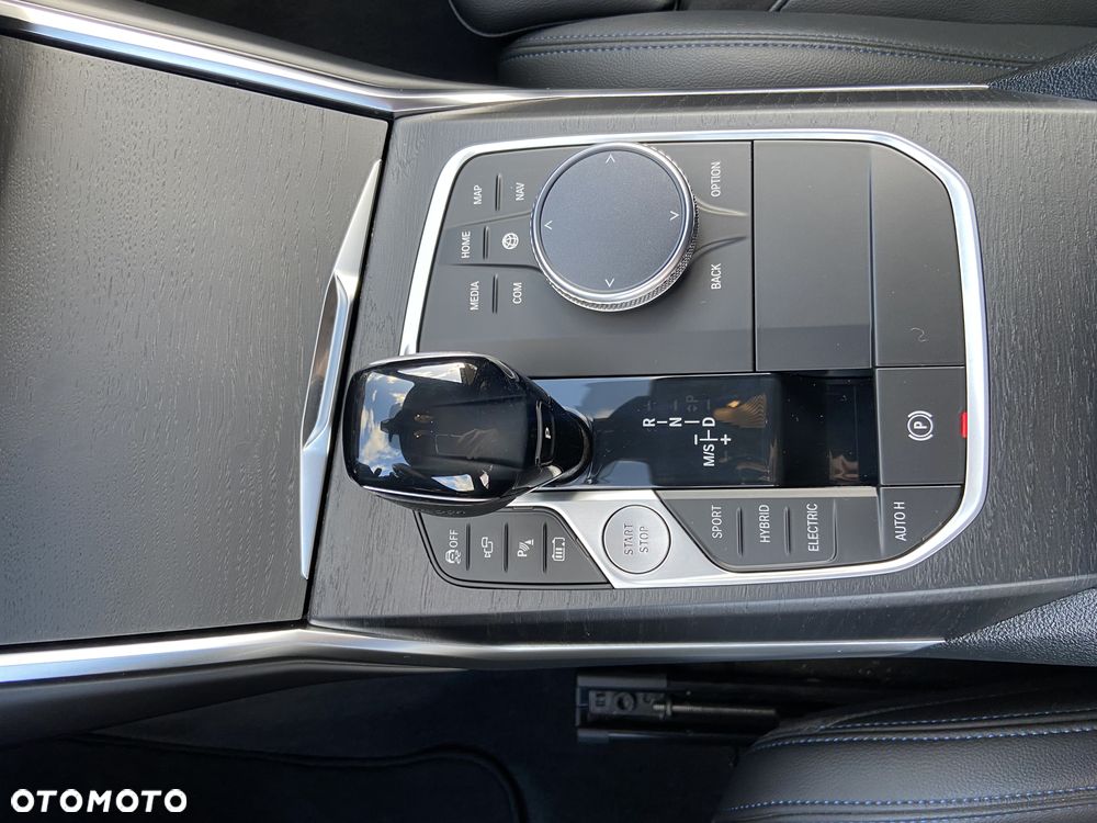 BMW Seria 3 330e M Sport - 17