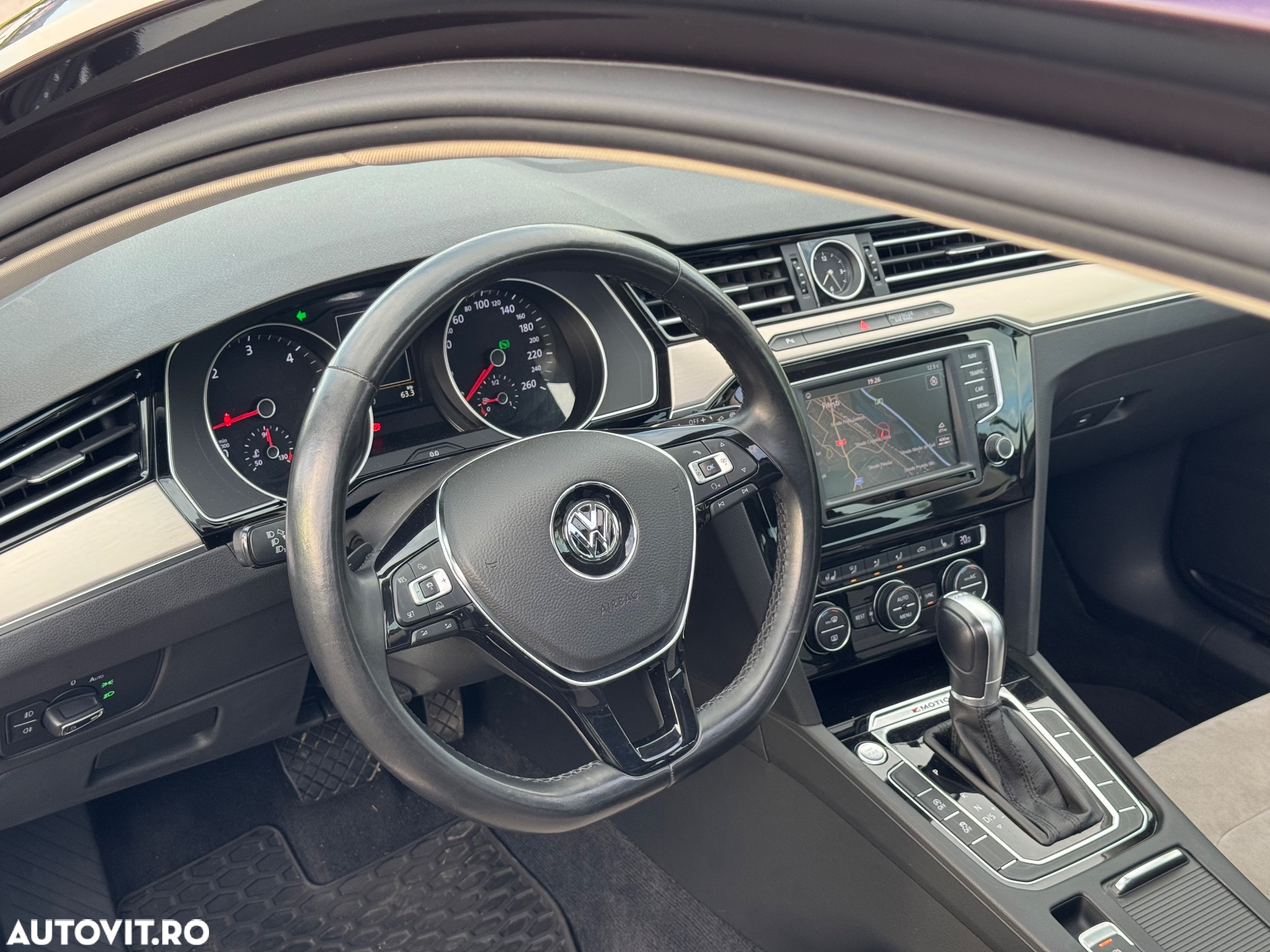 Volkswagen Passat Variant 2.0 TDI DSG 4Motion Highline - 12