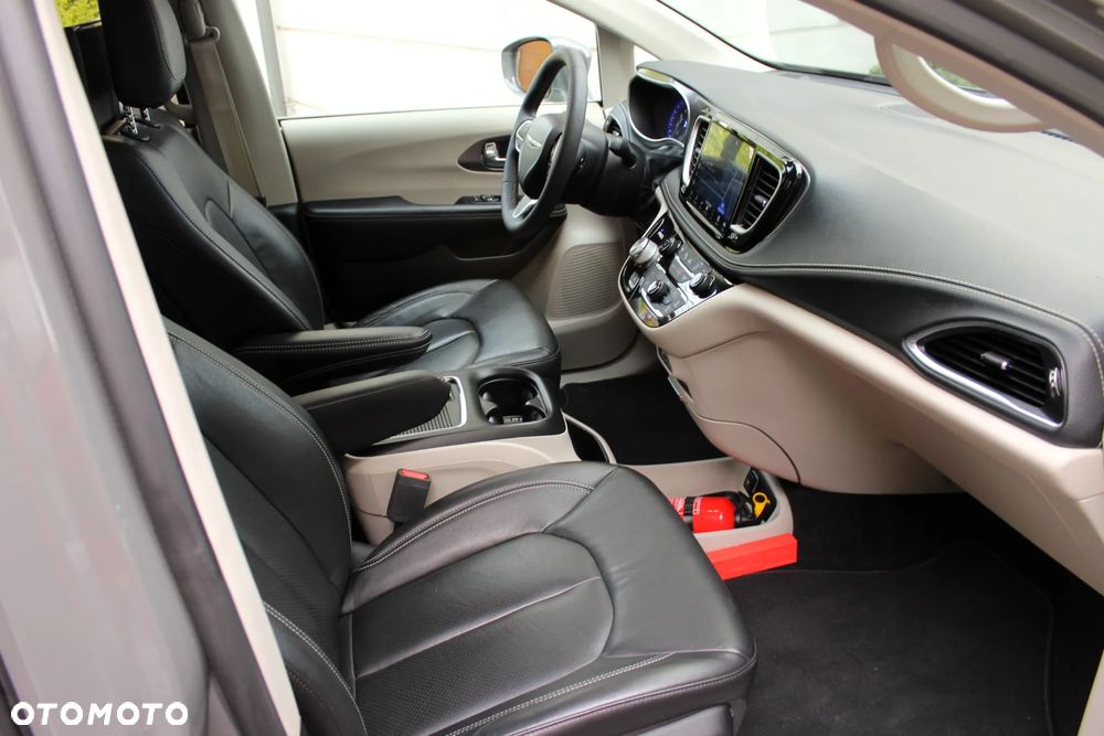 Chrysler Pacifica - 15