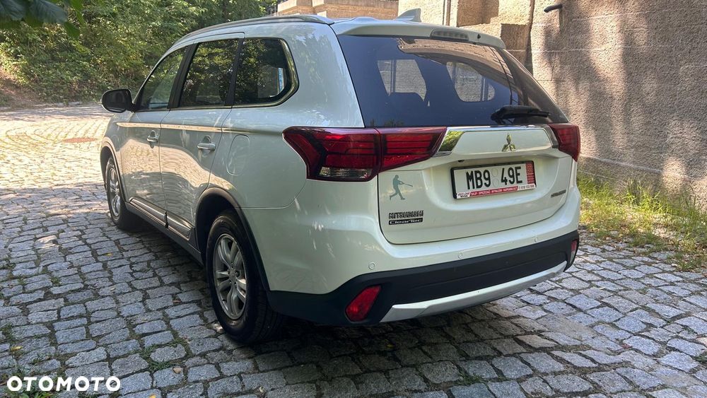 Mitsubishi Outlander 2.0 Intense + Navi 4WD CVT - 9