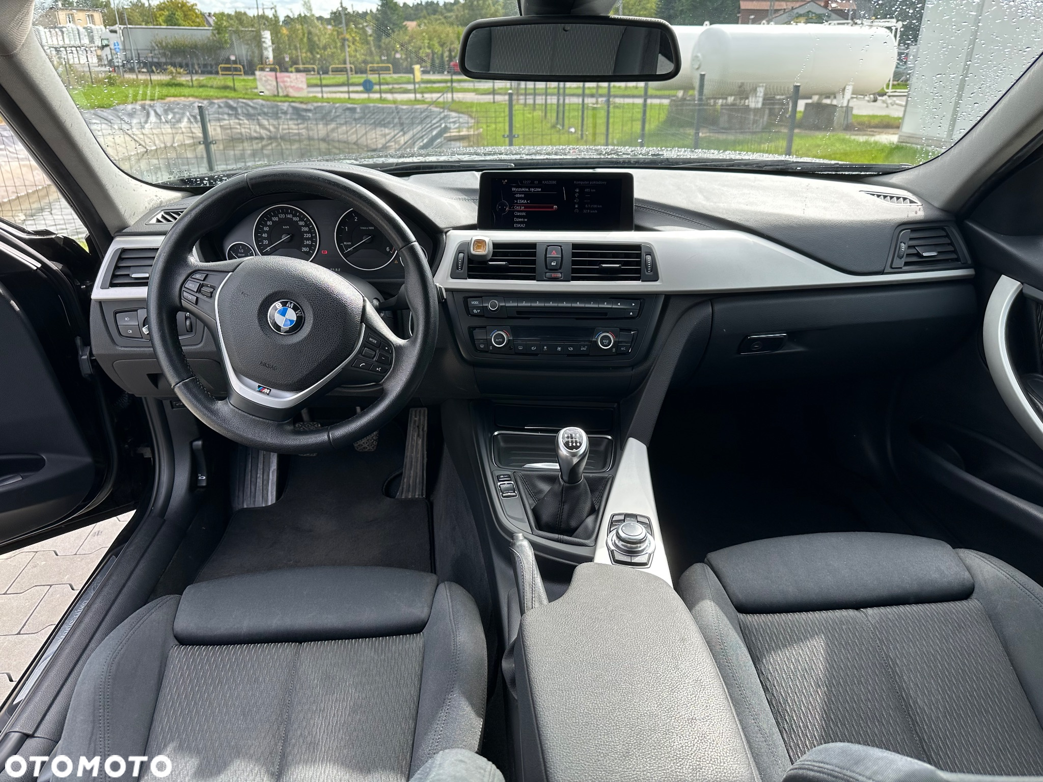 BMW Seria 3 318d Touring - 12