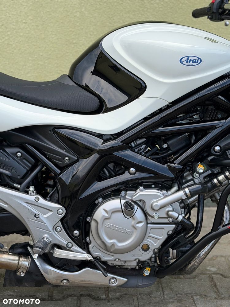 Suzuki Gladius - 8