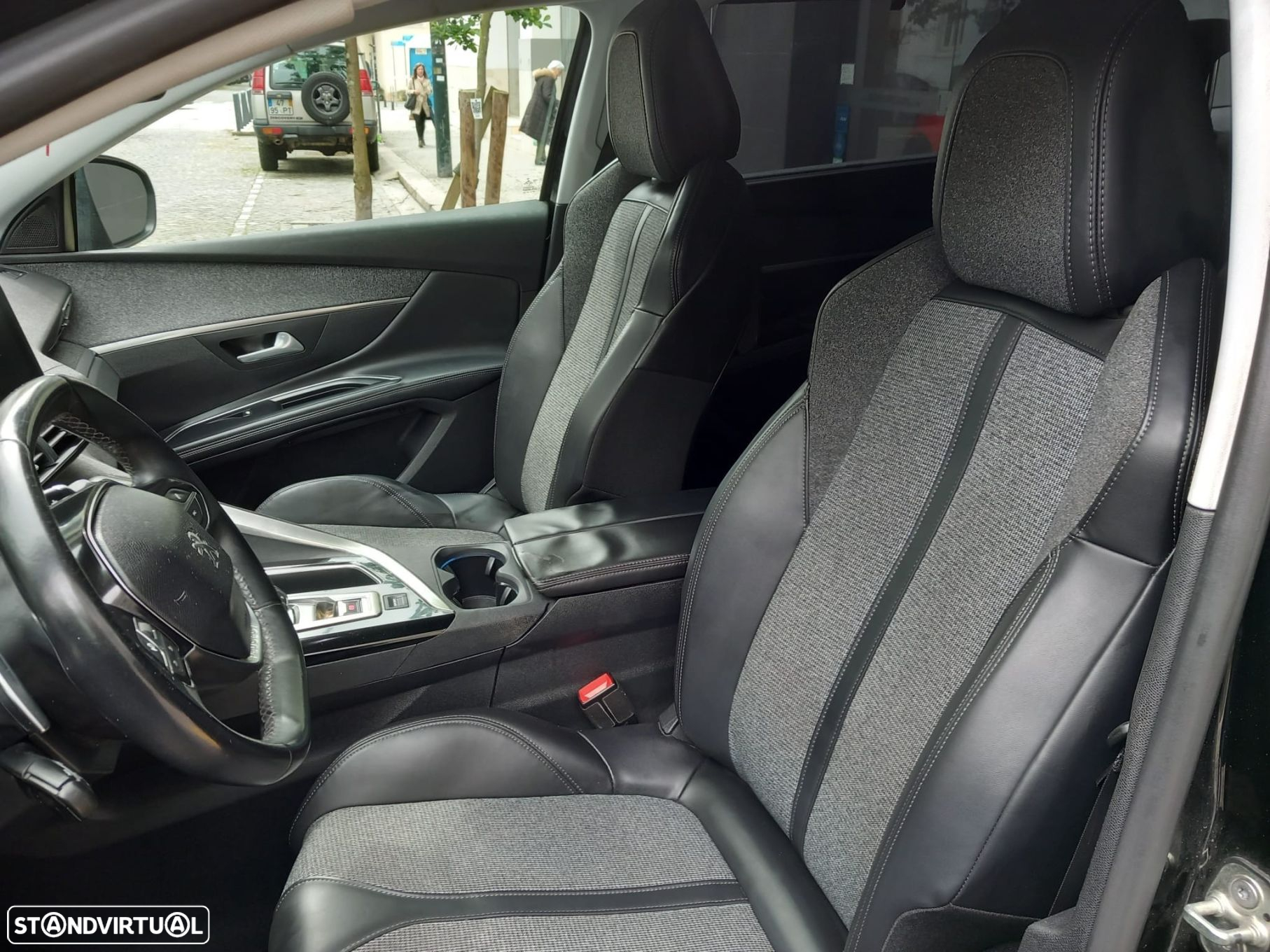 Peugeot 5008 1.5 BlueHDi Allure EAT8 - 26