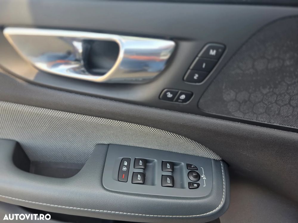 Volvo S60 B4 MHEV AT Plus Dark - 11