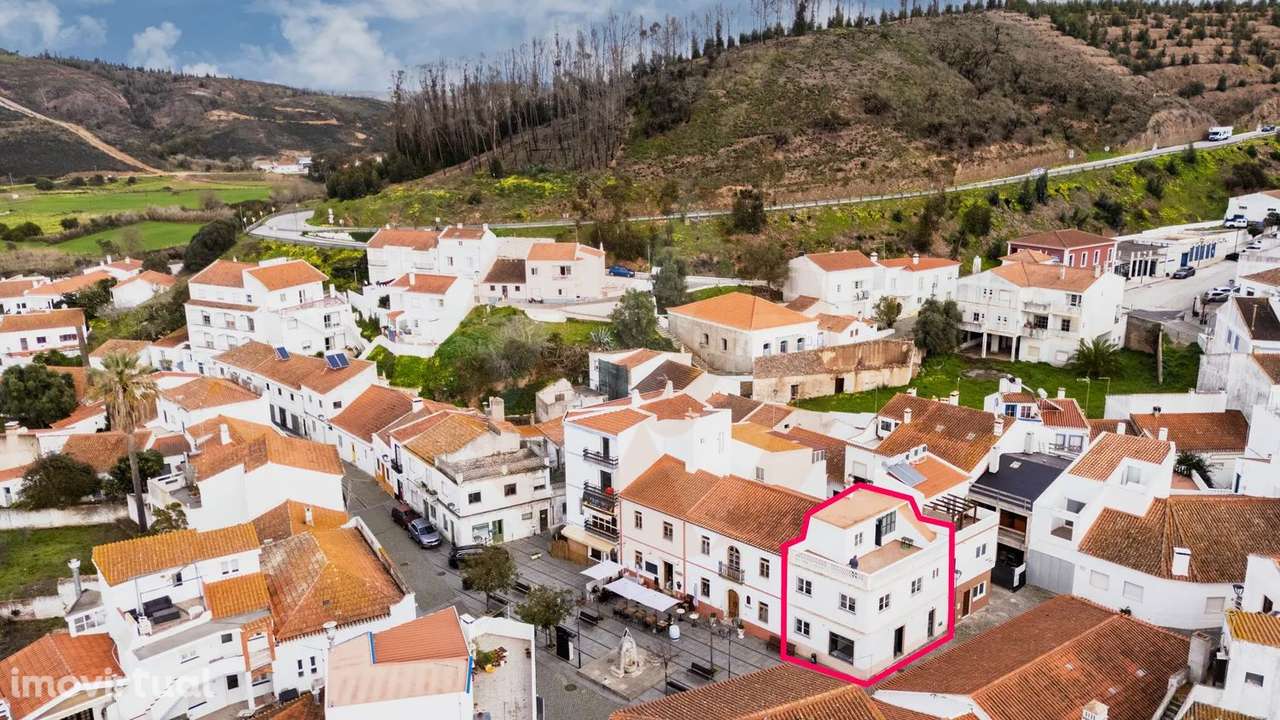 Loja no centro da vila de Odeceixe - Grande imagem: 3/11
