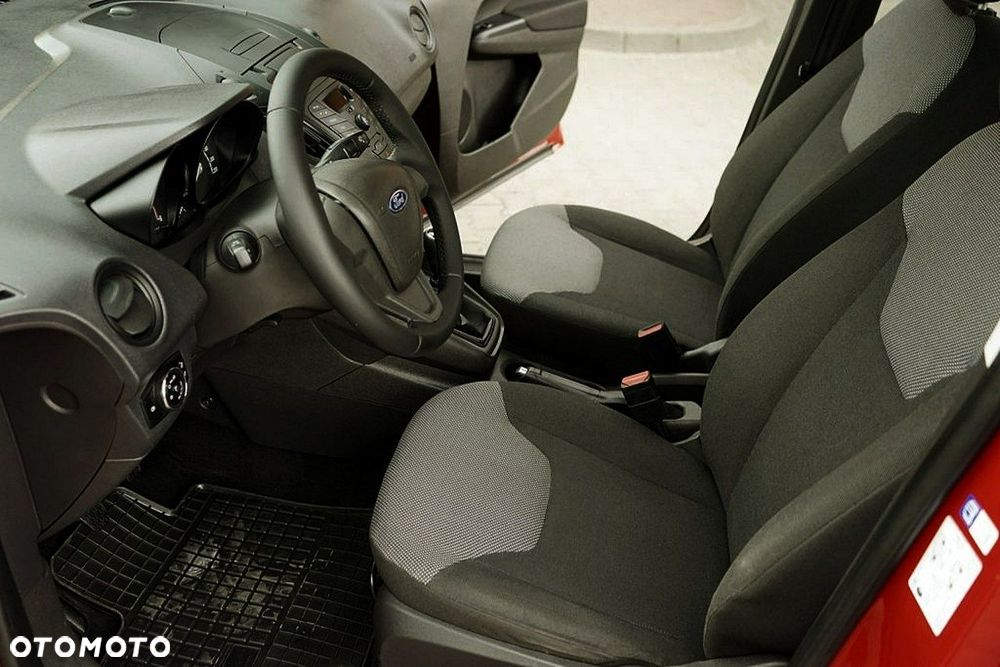 Ford Transit Courier - 11