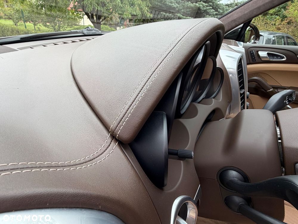 Porsche Cayenne Platinum Edition - 17