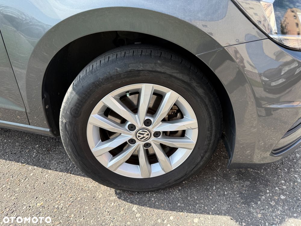 Volkswagen Touran - 24