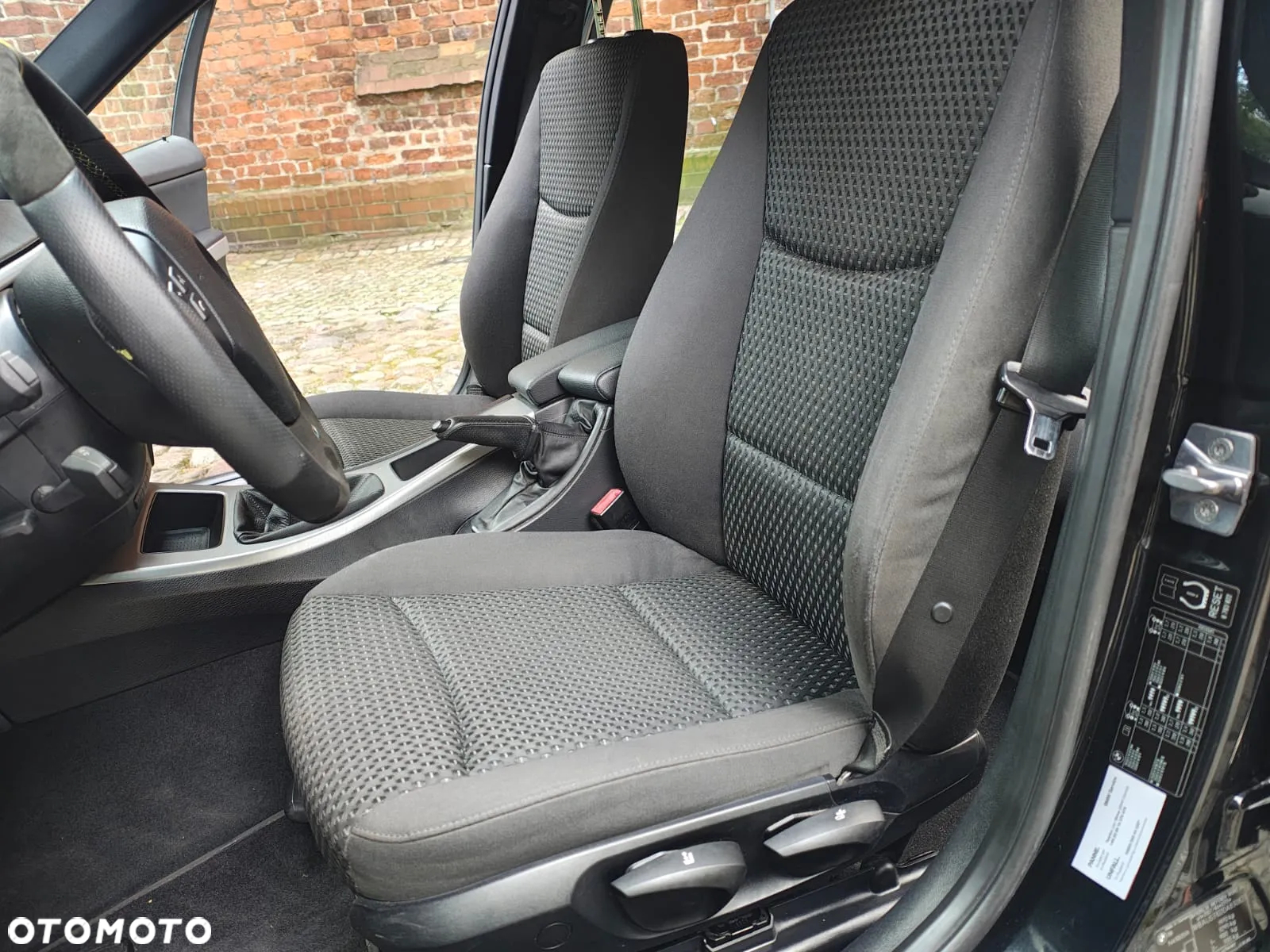 BMW Seria 3 318i Touring - 9