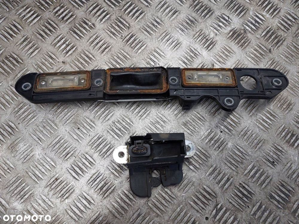 ZAMEK KLAPY BAGAŻNIKA + KLAMKA VOLKSWAGEN PASSAT B6 KOMBI 1K6827505C - 1