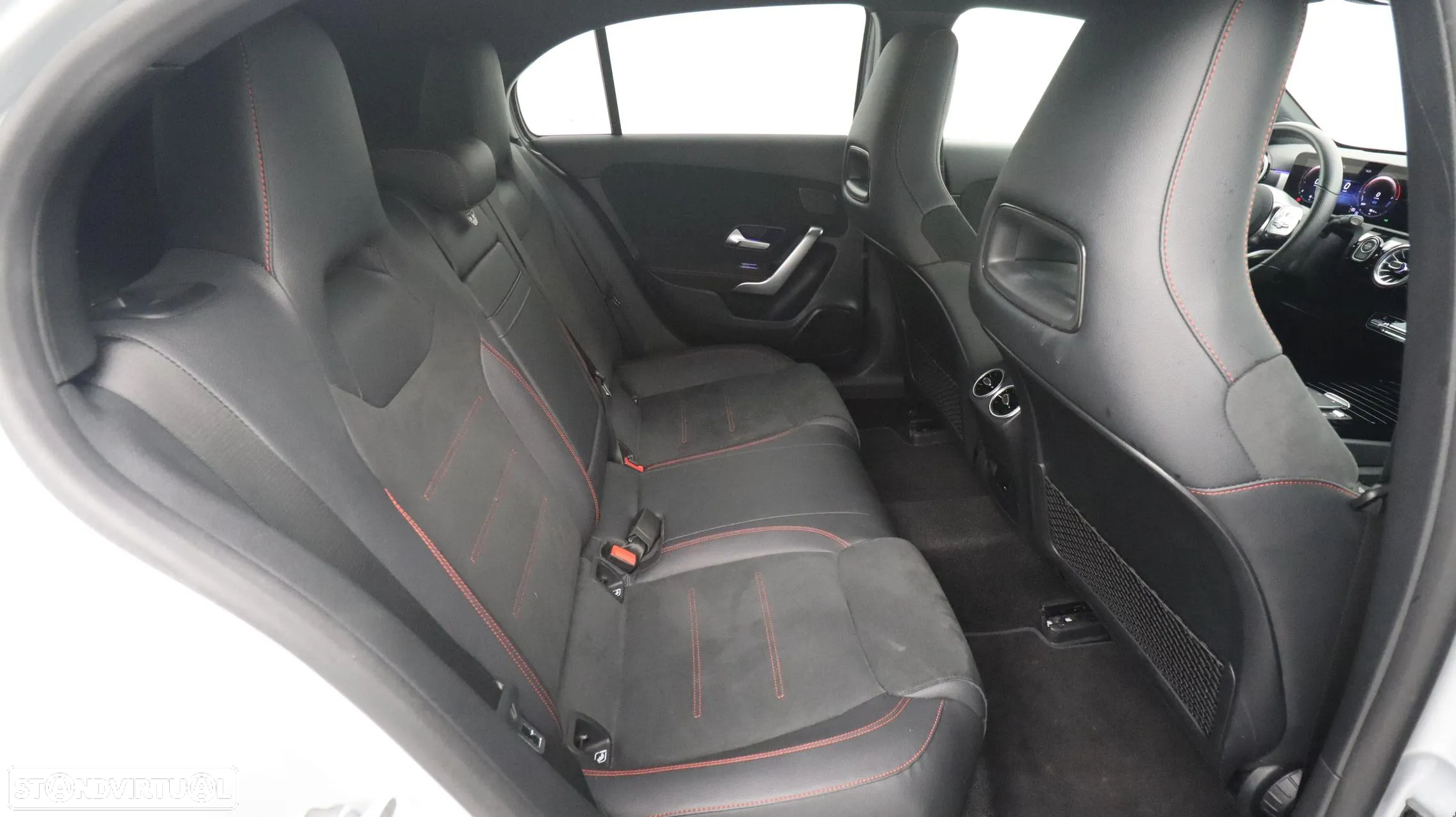 Mercedes-Benz A 250 e AMG Line - 25