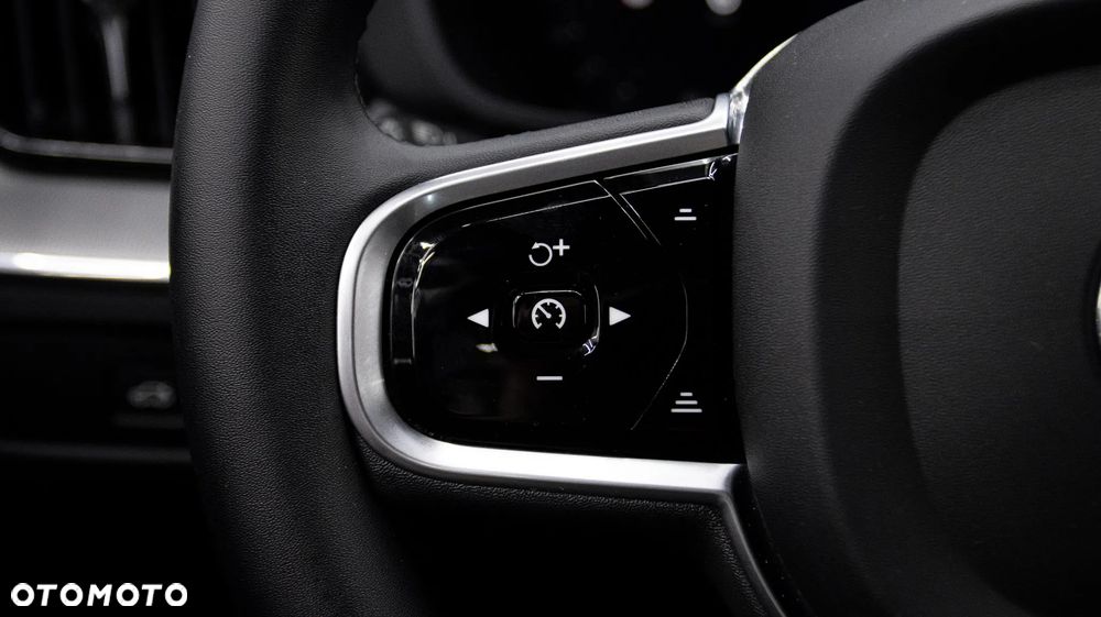 Volvo XC 60 B5 B AWD Plus Dark - 19