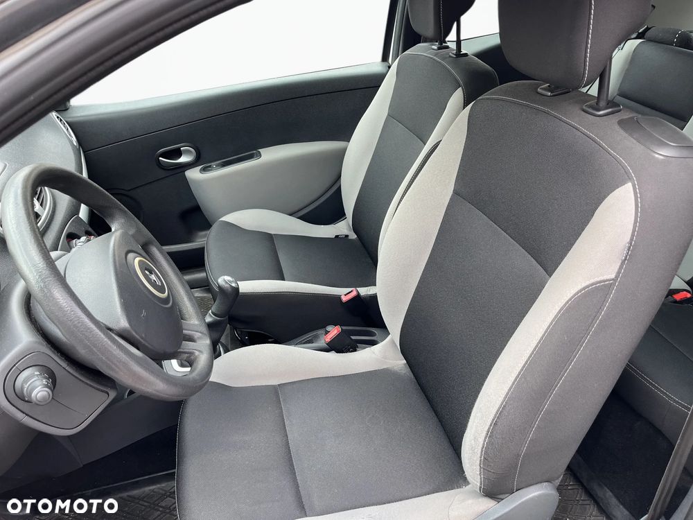 Renault Clio 1.2 16V Alize - 8