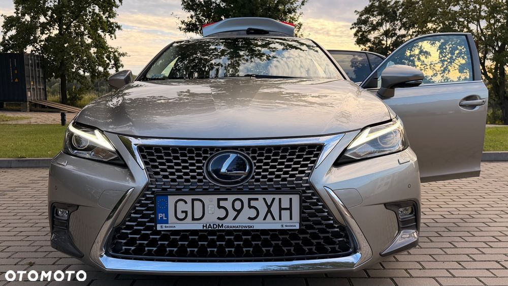 Lexus CT - 10