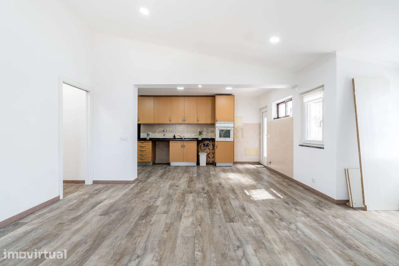 T4 Duplex totalmente renovado no Bairro do Progresso – Silves - Grande imagem: 3/27