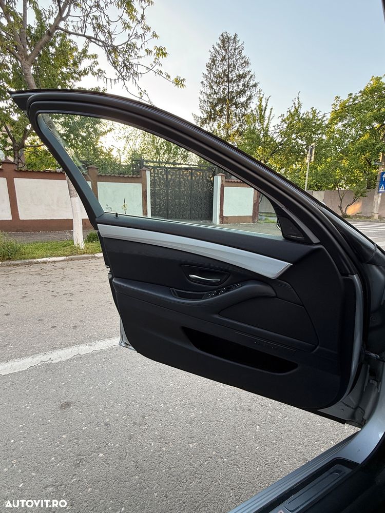 BMW Seria 5 520d xDrive - 12