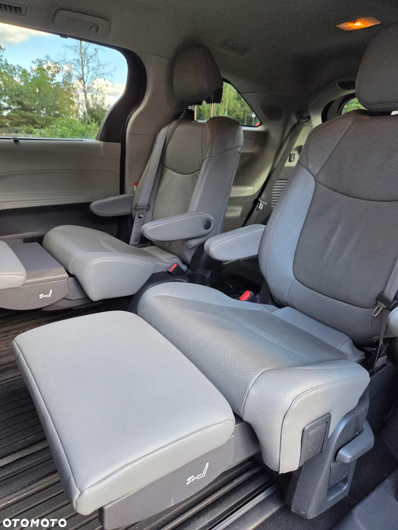Toyota Sienna - 12
