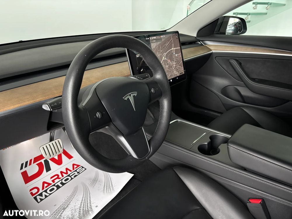 Tesla Model 3 - 9