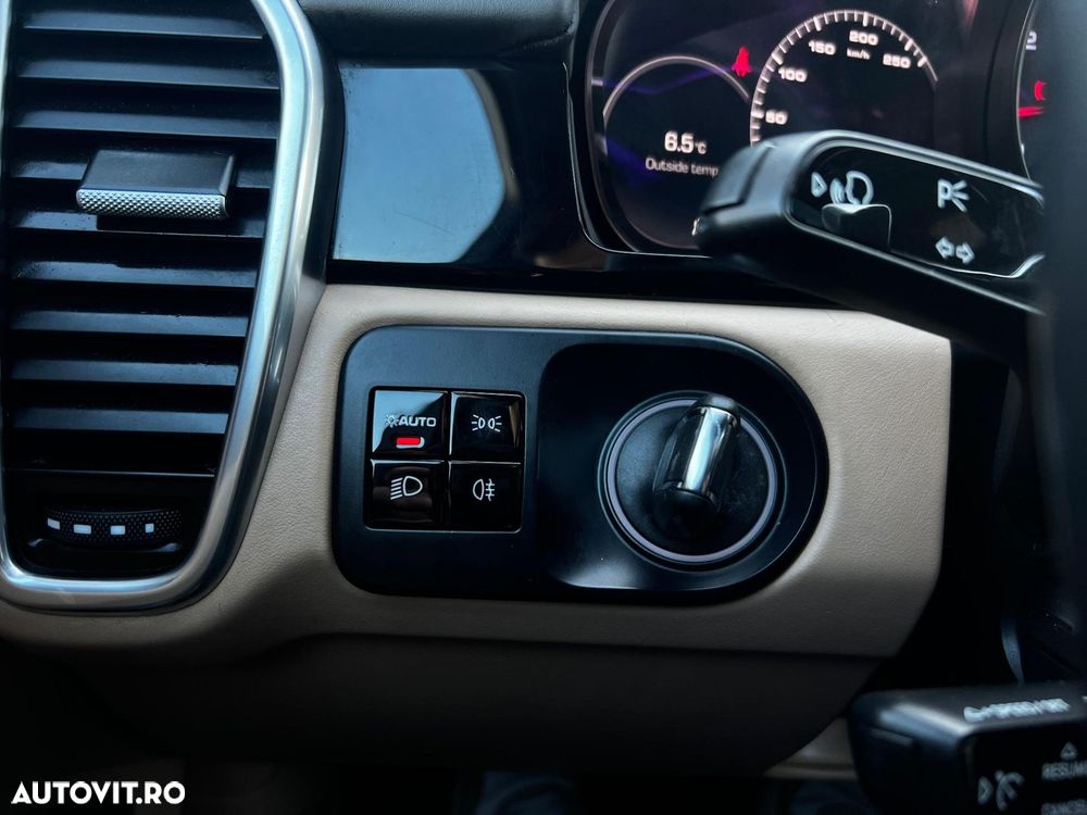 Porsche Cayenne - 24