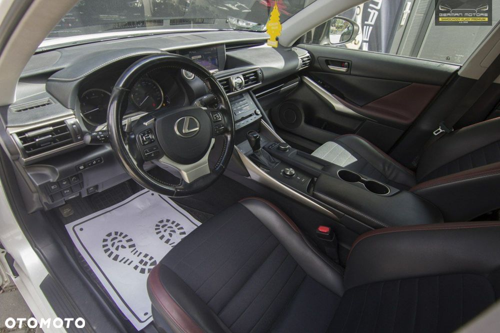 Lexus IS - 24