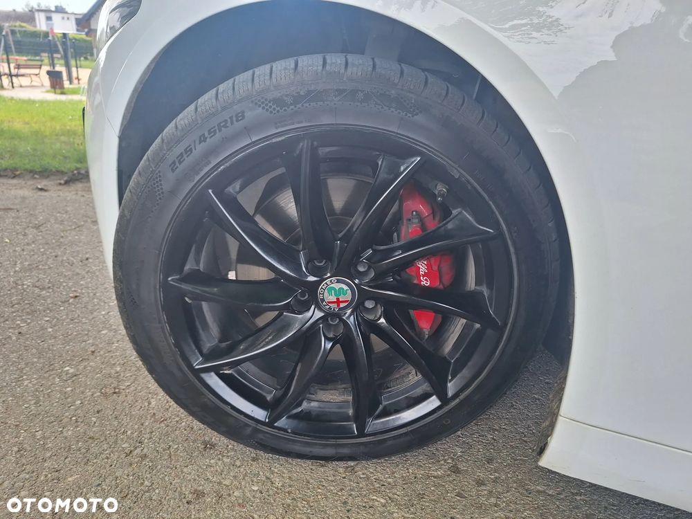 Alfa Romeo Giulia 2.0 Turbo TI Q4 - 16