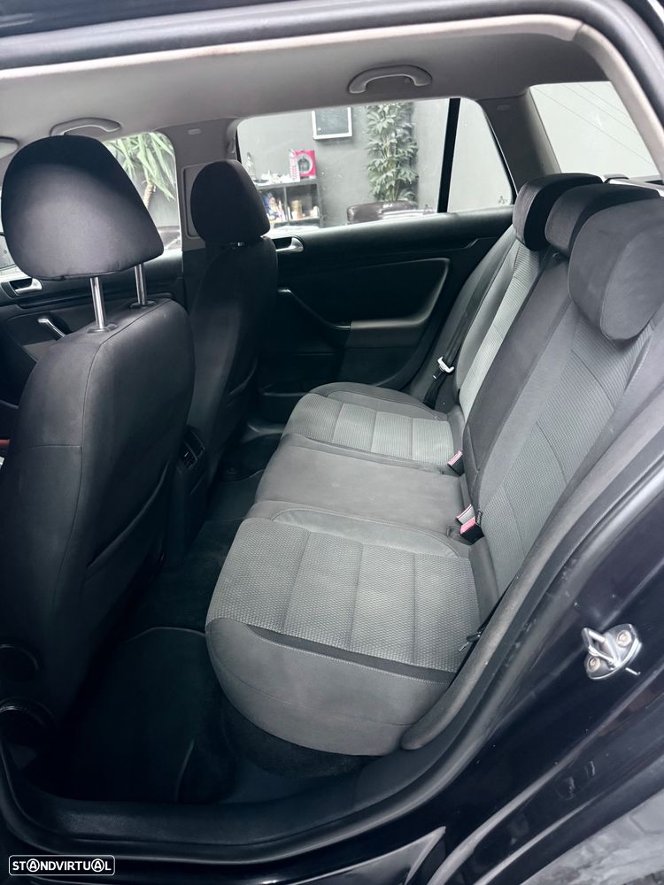 VW Golf Variant 1.6 TDi Highline DSG - 8