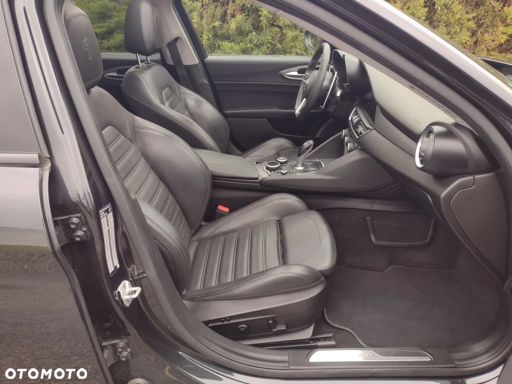 Alfa Romeo Giulia 2.0 Turbo 16V AT8-Q4 Veloce - 15