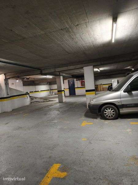 Rua Velha da Ajuda - Arrendo vaga de garagem interior - Grande imagem: 4/4