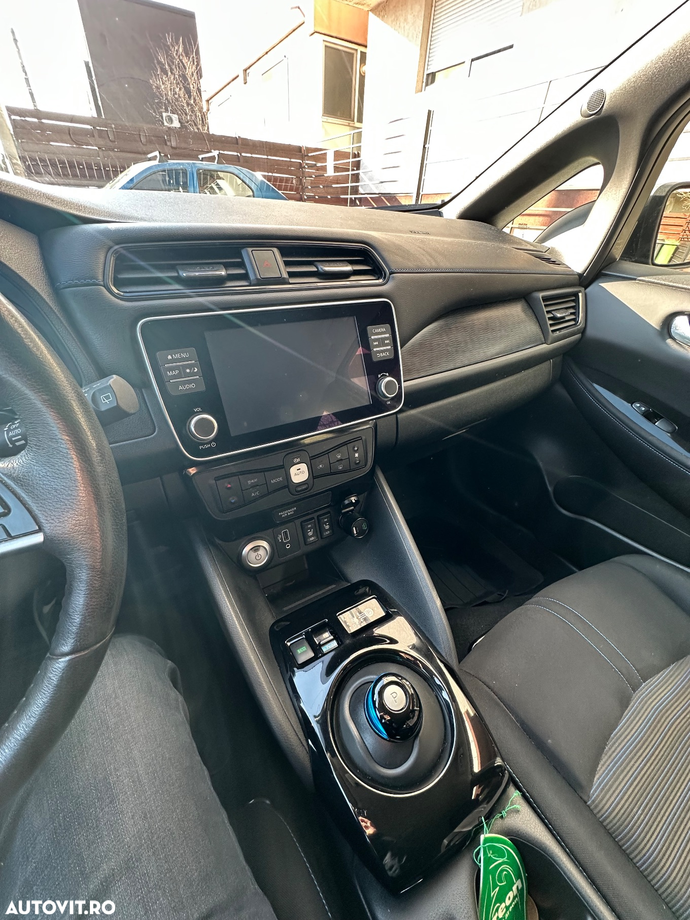 Nissan LEAF N-Connecta - 10