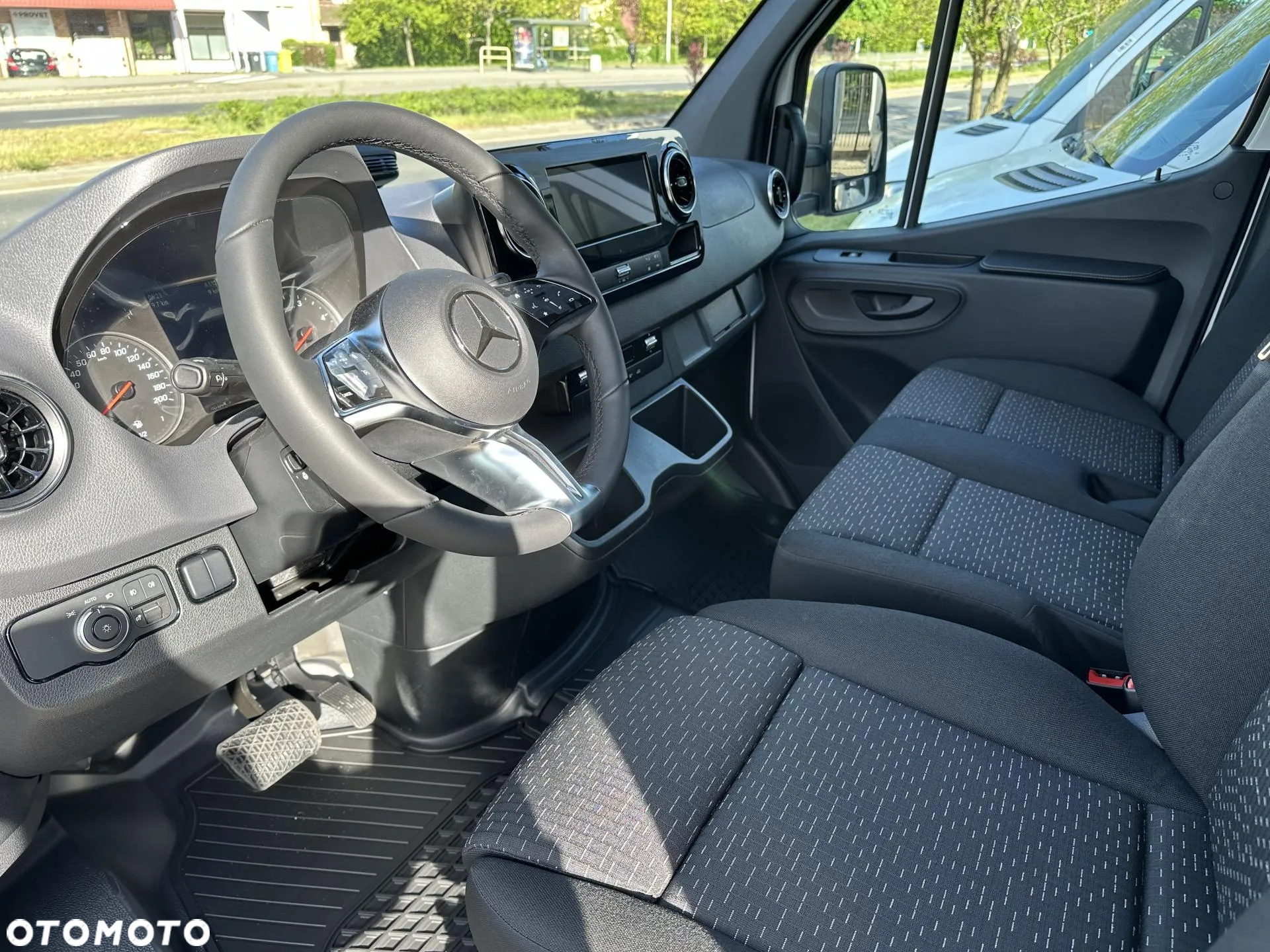 Mercedes-Benz Sprinter - 10