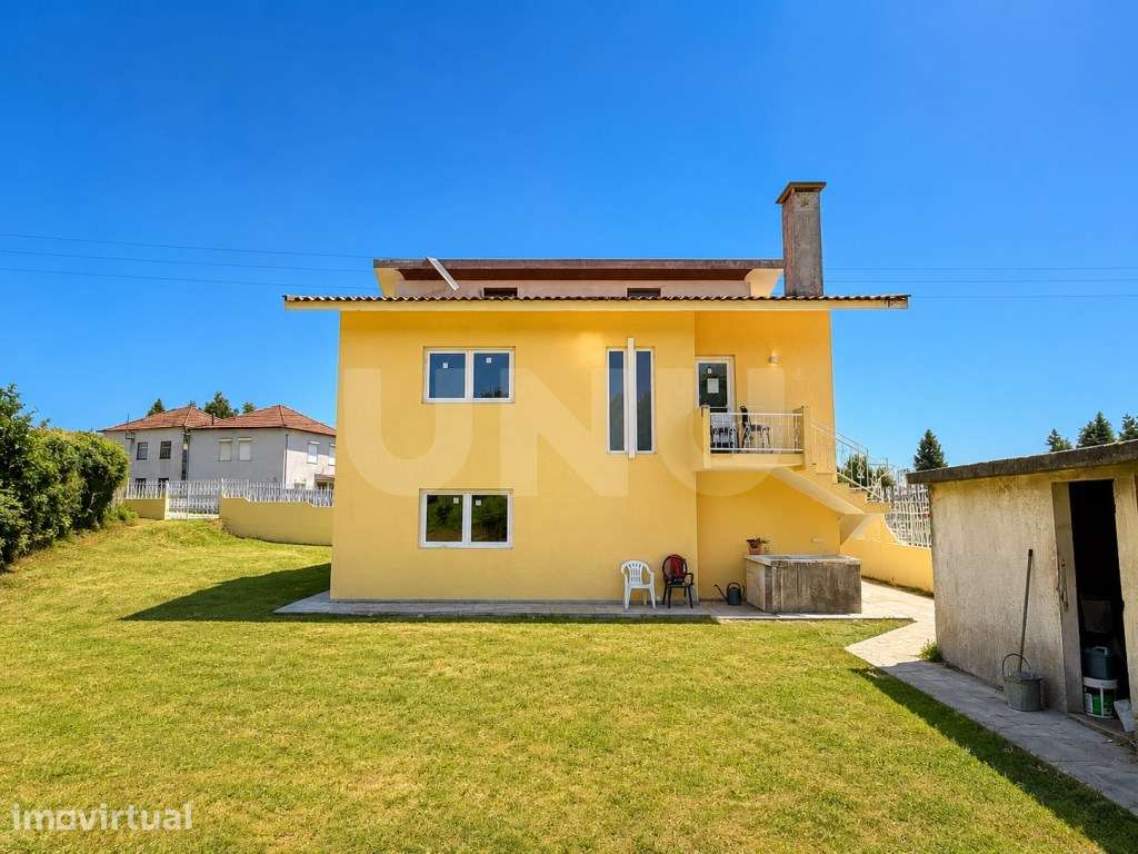 Moradia T3 Isolada com Terreno e Garagem em Santa Maria de Lamas, S... - Grande imagem: 3/18