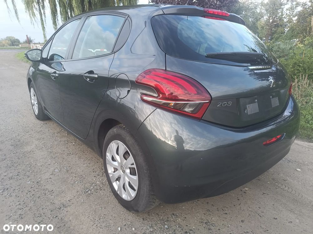 Peugeot 208 - 5