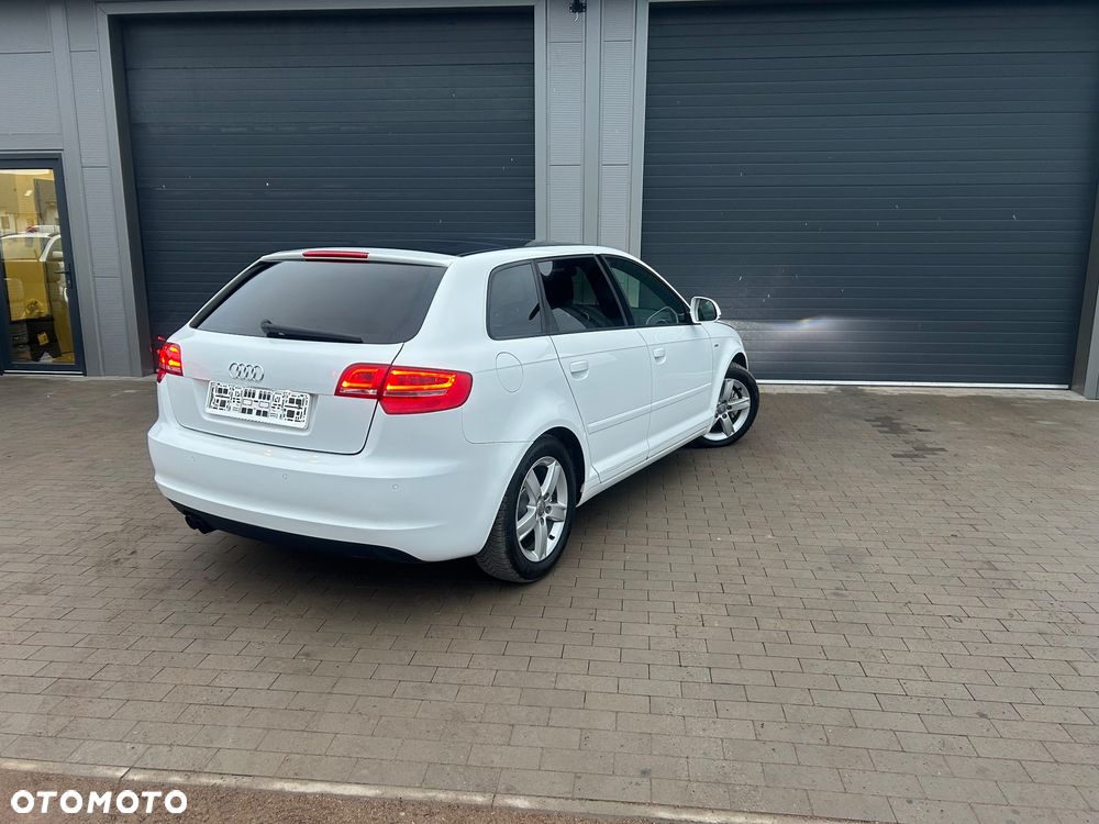 Audi A3 Sportback 1.4 TFSI S line Sportpaket - 2