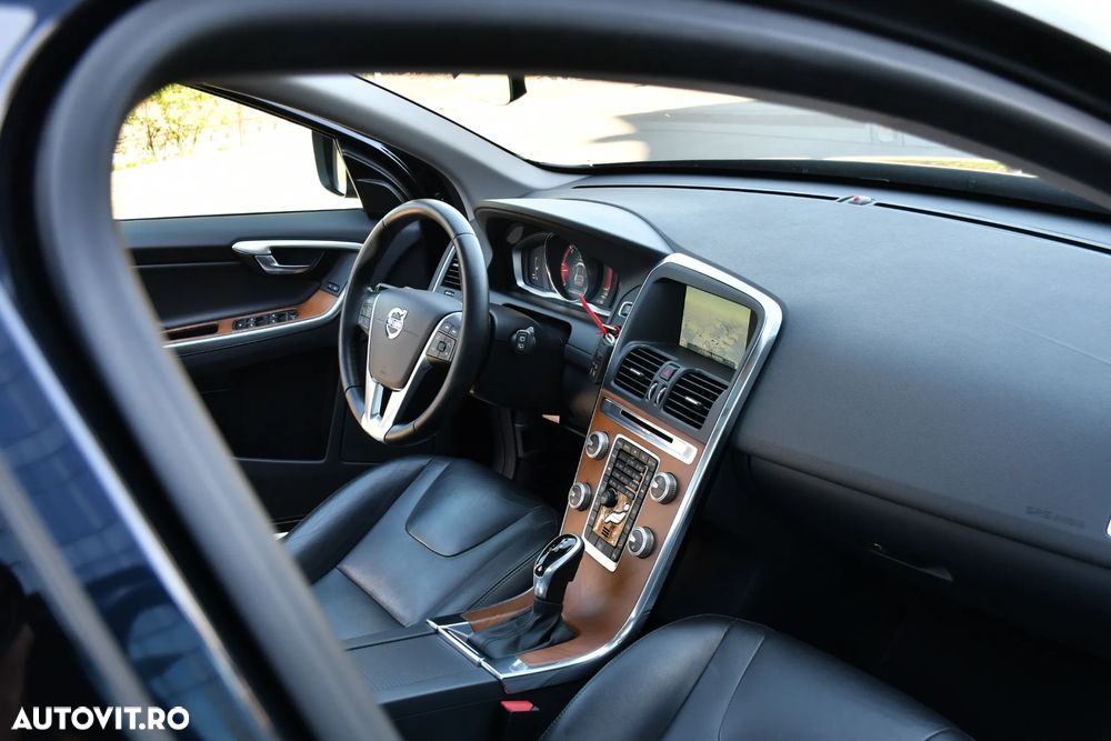 Volvo XC 60 D5 AWD Geartronic Summum - 27