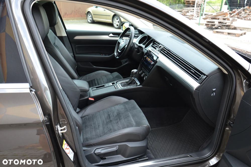 Volkswagen Passat - 32